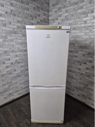 Холодильник Indesit C138G.016 